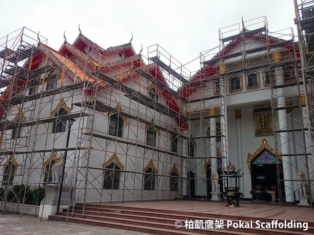 新竹關西潮音禪寺泰式建築風格修繕與屋頂維護的鷹架搭設外觀照
