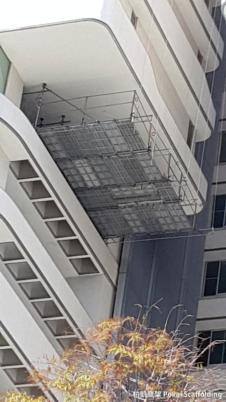 林口文化二路現代大樓高樓層雙塔挑空區的懸吊式特殊鷹架作業平台